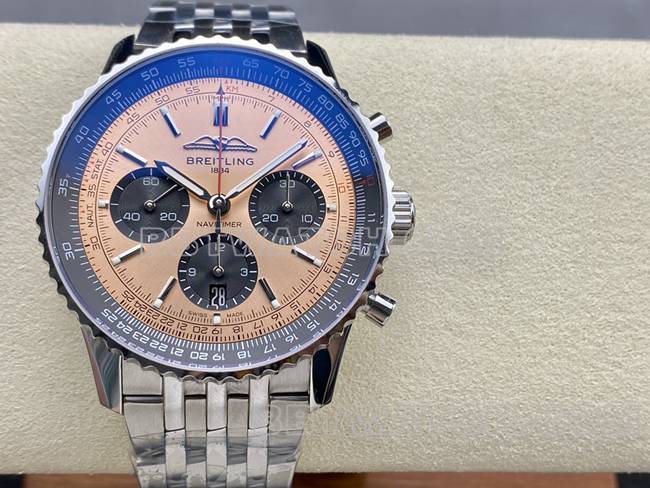 超级克隆手表百年灵BLS厂航空计时铜盘钢带款正面实拍图