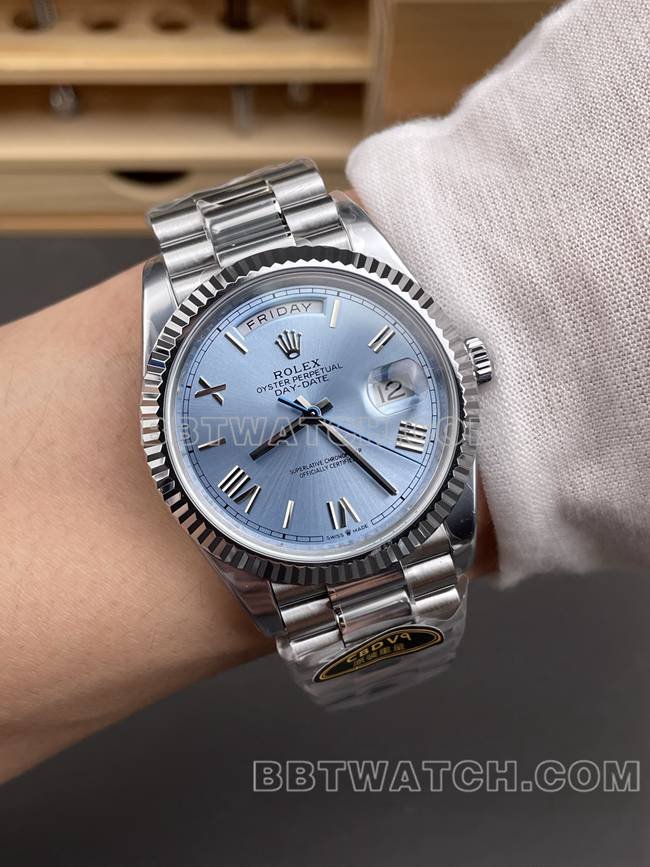 最优复刻手表CBD厂星期日历劳力士3255机械冰蓝盘40mm正面实拍图