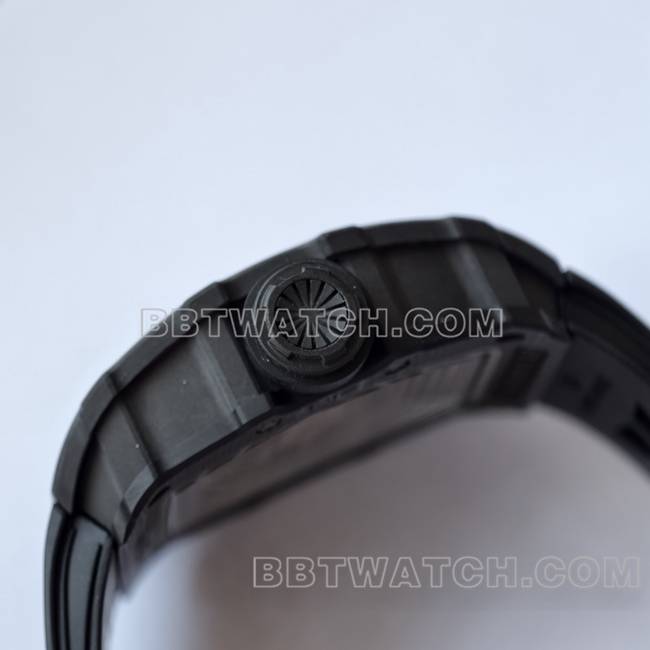 最佳复刻手表RM35-02 UMI厂理查德米勒黑壳黑带侧面实拍图