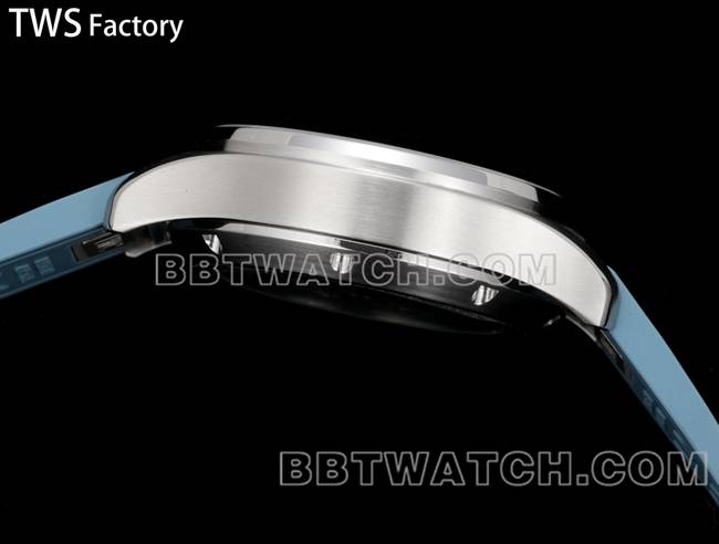 最优复刻手表飞行员TWS厂万国浅蓝盘橡胶款侧面实拍图