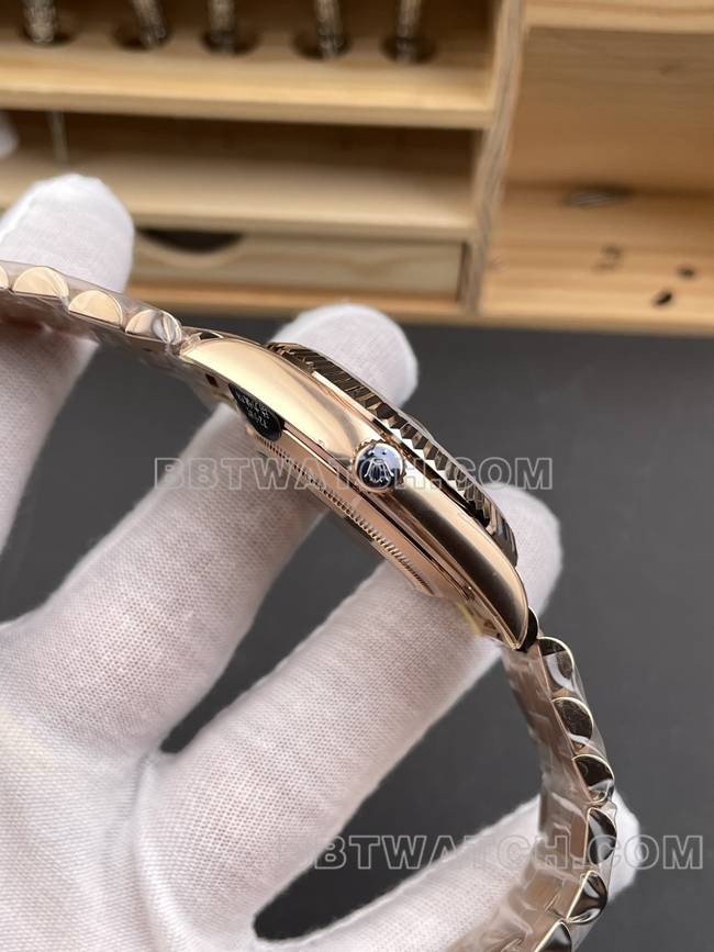 超级克隆手表CBD厂星期日历劳力士3255机械玫瑰金橄榄绿盘侧面实拍图