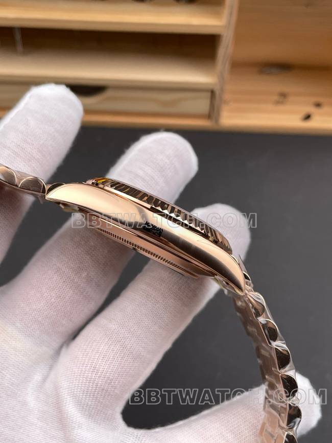 超级克隆手表CBD厂星期日历劳力士3255机械玫瑰金橄榄绿盘侧面实拍图