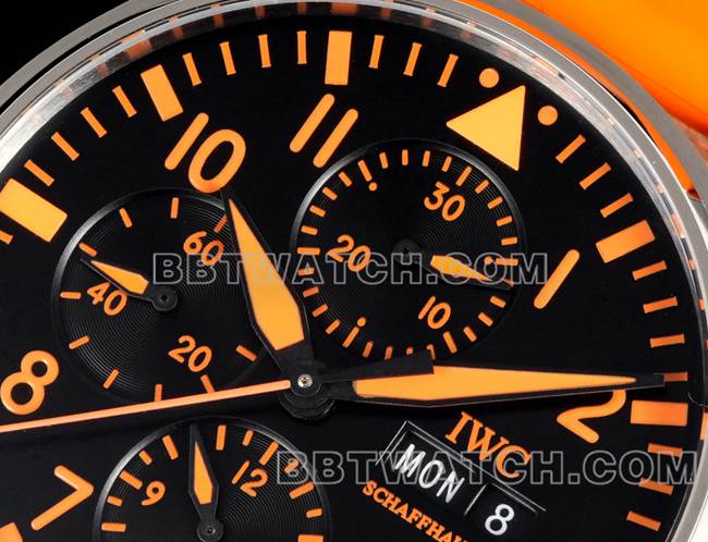 1:1复刻手表飞行员TWS厂万国黑盘橙色橡胶款正面实拍图
