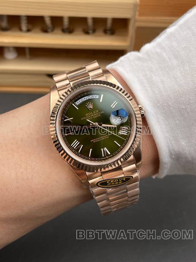 超级克隆手表CBD厂星期日历劳力士3255机械玫瑰金橄榄绿盘正面实拍图