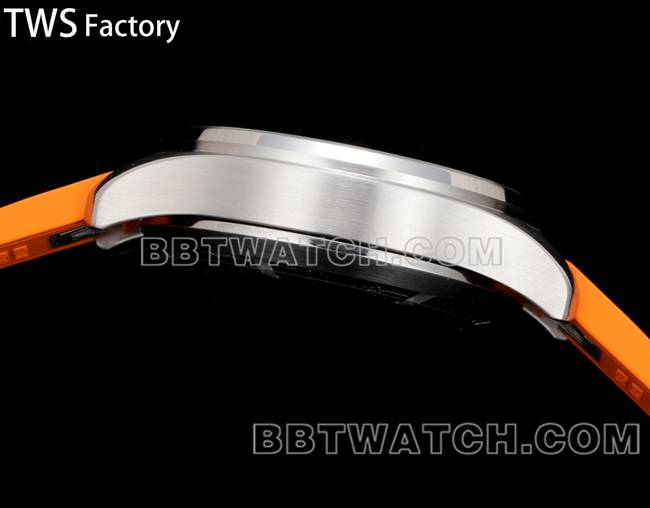 1:1复刻手表飞行员TWS厂万国黑盘橙色橡胶款侧面实拍图