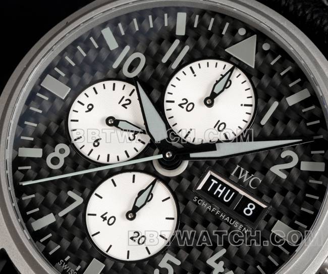 超级克隆手表飞行员TWS厂万国黑盘碳纤维43mm正面实拍图