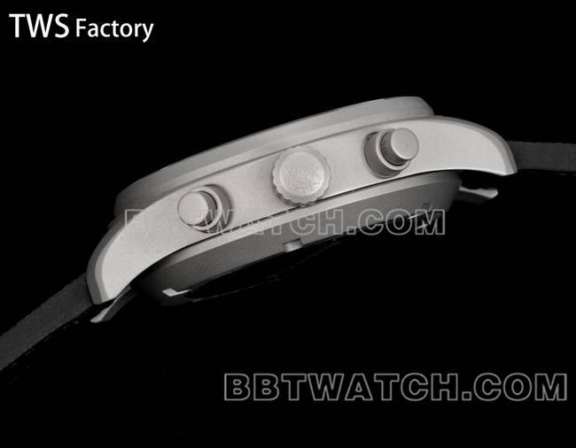 超级克隆手表飞行员TWS厂万国黑盘碳纤维43mm侧面实拍图
