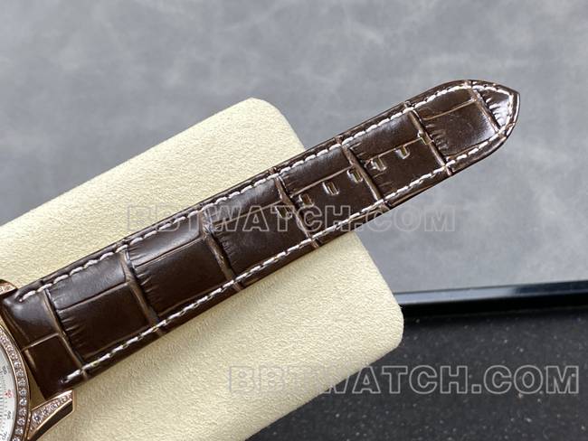 1:1复刻手表航空计时BLS厂百年灵玫瑰金镶钻白盘皮带款表带实拍图