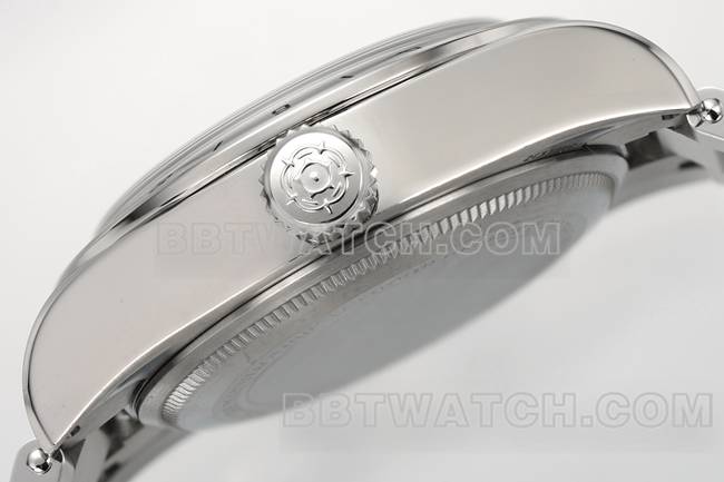 1:1复刻手表碧湾ZF厂帝舵黑盘79470侧面实拍图