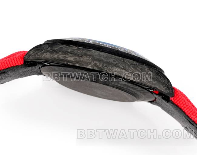 顶级复刻手表迪通拿TW厂劳力士黑盘红色尼龙表带侧面实拍图