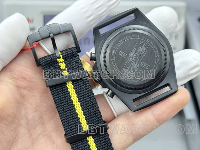 超级克隆手表领潜型V+厂帝舵黄色7750机械背面实拍图