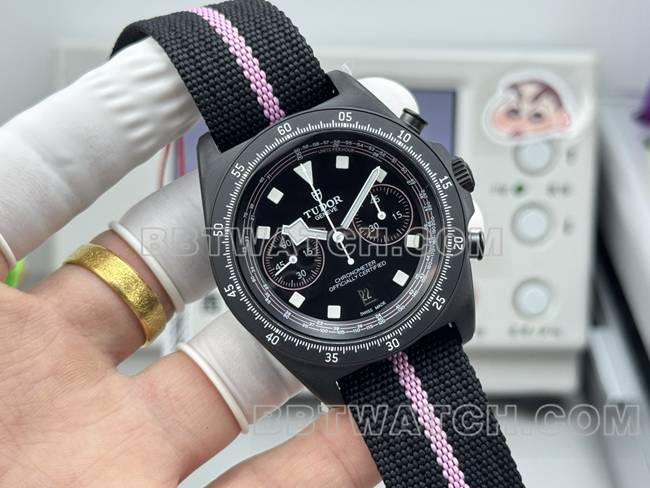 最佳复刻手表领潜型V+厂帝舵紫色7750机械正面实拍图