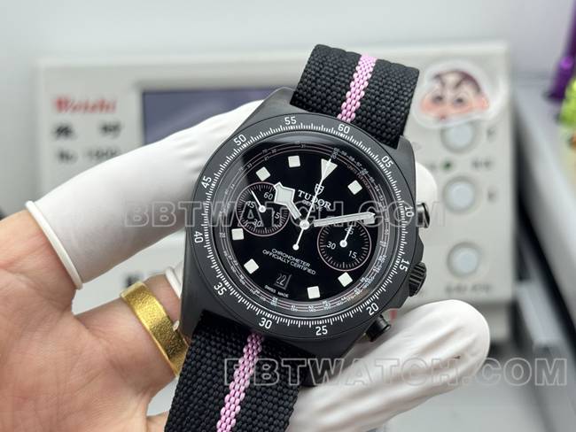 最佳复刻手表领潜型V+厂帝舵紫色7750机械正面实拍图