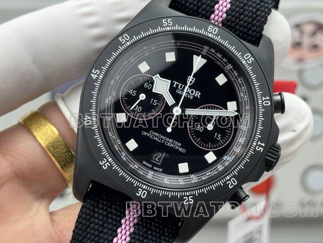 最佳复刻手表领潜型V+厂帝舵紫色7750机械正面实拍图