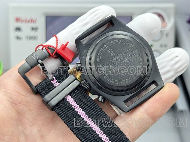 最佳复刻手表领潜型V+厂帝舵紫色7750机械背面实拍图