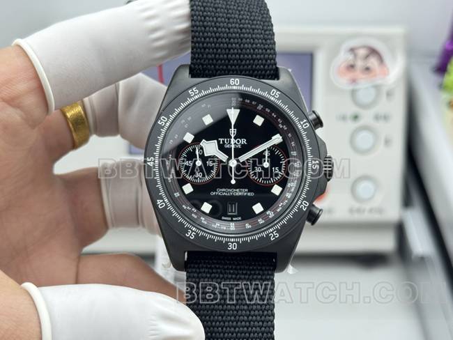 顶级复刻手表领潜型V+厂帝舵白色7750机械正面实拍图