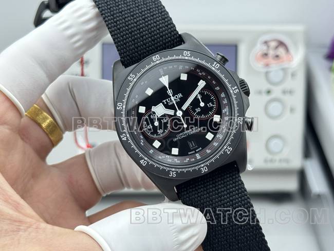 顶级复刻手表领潜型V+厂帝舵白色7750机械正面实拍图