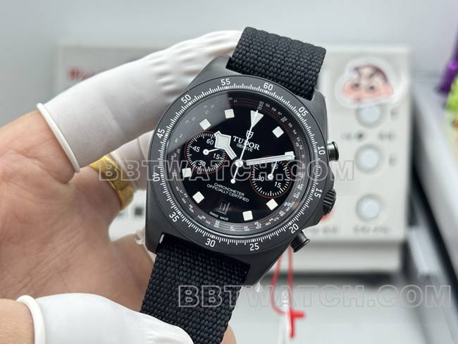 顶级复刻手表领潜型V+厂帝舵白色7750机械正面实拍图