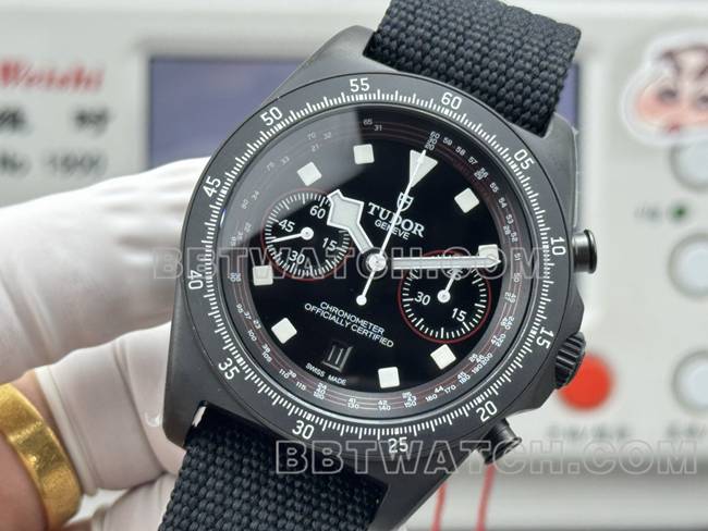 顶级复刻手表领潜型V+厂帝舵白色7750机械正面实拍图