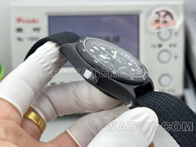 顶级复刻手表领潜型V+厂帝舵白色7750机械侧面实拍图