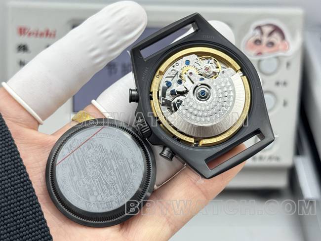 顶级复刻手表领潜型V+厂帝舵白色7750机械背面实拍图