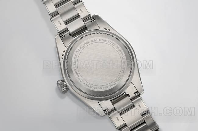 1:1复刻手表碧湾ZF厂帝舵黑盘79470背面实拍图