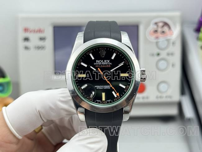 最优复刻手表格磁型VS厂劳力士黑盘绿玻璃正面实拍图