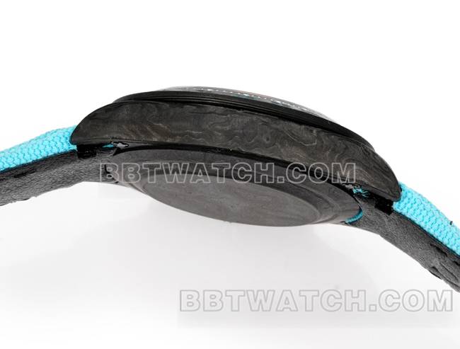 超级克隆手表TW厂劳力士迪通拿黑盘黑壳蓝色尼龙表带侧面实拍图