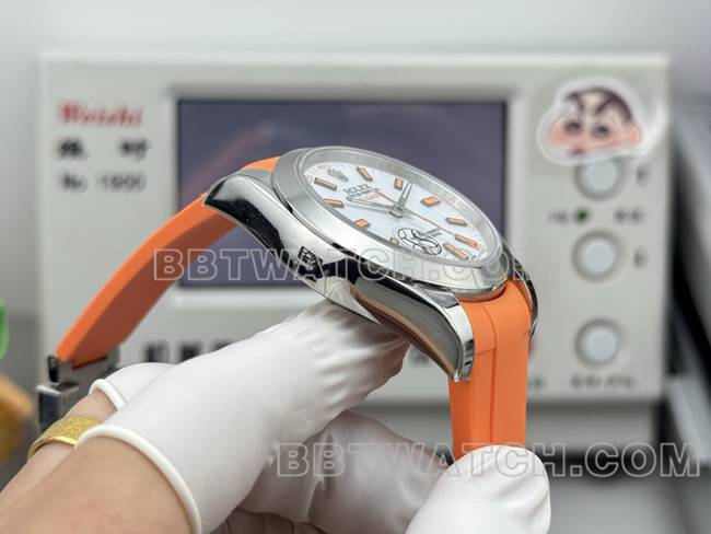 超级克隆手表格磁型VS厂劳力士白盘橙色橡胶款侧面实拍图