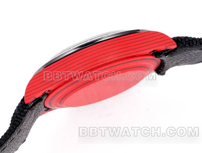 顶级复刻手表TW厂劳力士迪通拿黑盘红壳黑色尼龙表带侧面实拍图