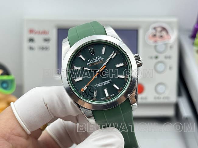 最佳复刻手表格磁型VS厂劳力士绿盘绿色橡胶款正面实拍图