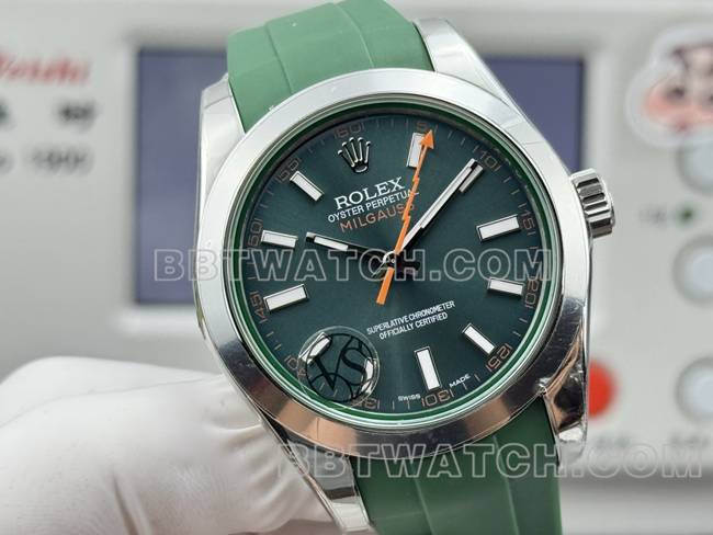 最佳复刻手表格磁型VS厂劳力士绿盘绿色橡胶款正面实拍图