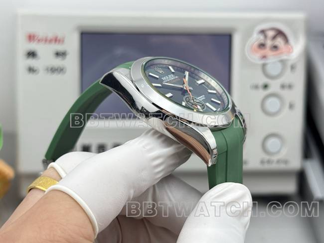 最佳复刻手表格磁型VS厂劳力士绿盘绿色橡胶款侧面实拍图