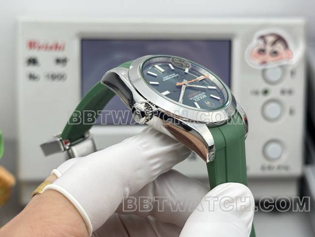 最佳复刻手表格磁型VS厂劳力士绿盘绿色橡胶款侧面实拍图