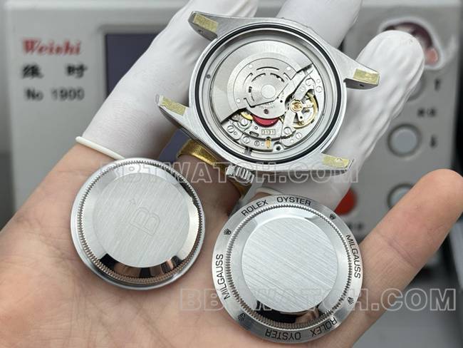 最佳复刻手表格磁型VS厂劳力士绿盘绿色橡胶款背面实拍图