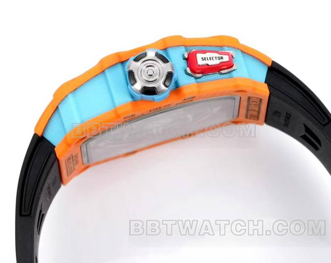 1:1复刻手表RM 35-03理查德米勒碳纤维侧面实拍图