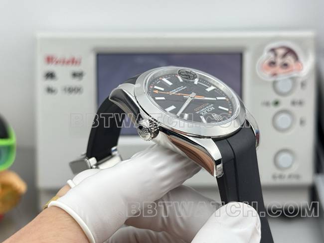 顶级复刻手表格磁型VS厂劳力士黑盘黑色橡胶款侧面实拍图