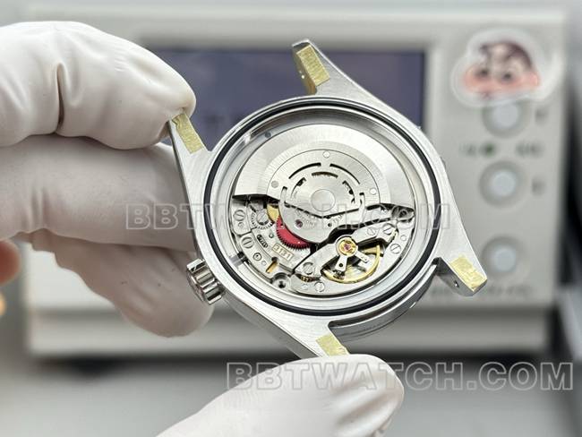 顶级复刻手表格磁型VS厂劳力士黑盘黑色橡胶款背面实拍图