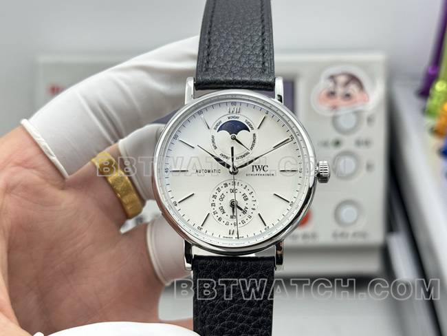 最优复刻手表柏涛菲诺GR厂万国白盘黑色皮带款正面实拍图