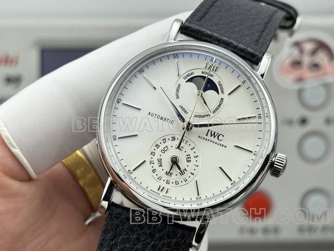 最优复刻手表柏涛菲诺GR厂万国白盘黑色皮带款正面实拍图