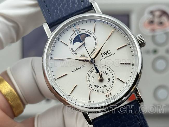 1:1 replica watches Portofino GR factory Universal white disk blue belt models front real picture