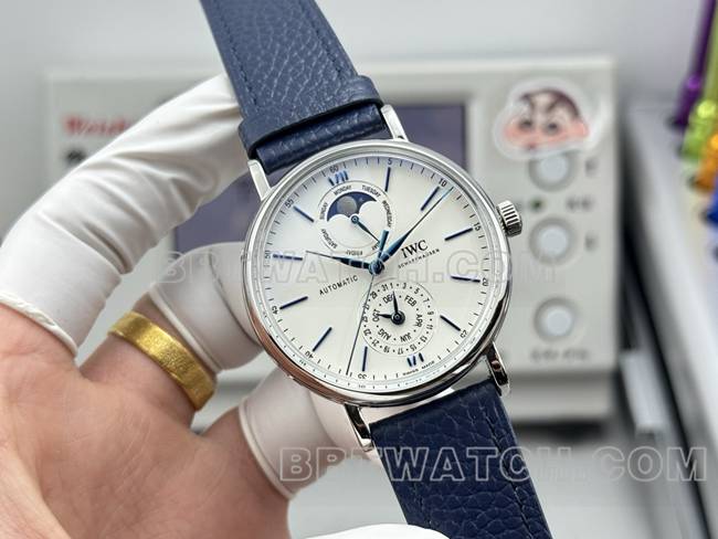 超级克隆手表柏涛菲诺GR厂万国白盘蓝针蓝色皮带款正面实拍图