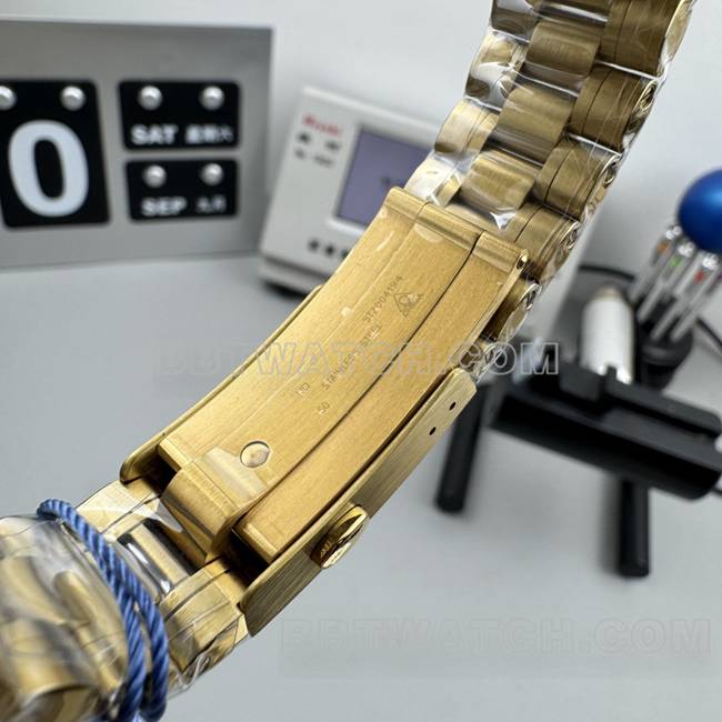 最佳复刻手表超霸N1厂欧米茄金盘黄金钢带款表带实拍图