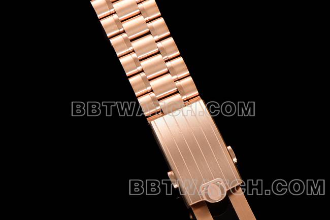 顶级复刻手表超霸N1厂欧米茄黑盘玫瑰金钢带款表带实拍图