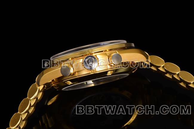 1:1复刻手表N1厂超霸欧米茄绿盘黄金钢带款侧面实拍图