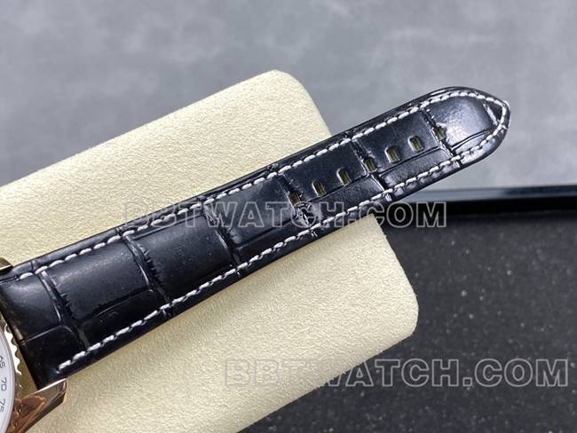 顶级复刻手表BLS厂百年灵航空计时玫瑰金黑盘皮带款表带实拍图