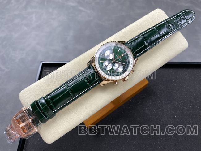 最优复刻手表BLS厂百年灵航空计时玫瑰金绿盘皮带款正面实拍图
