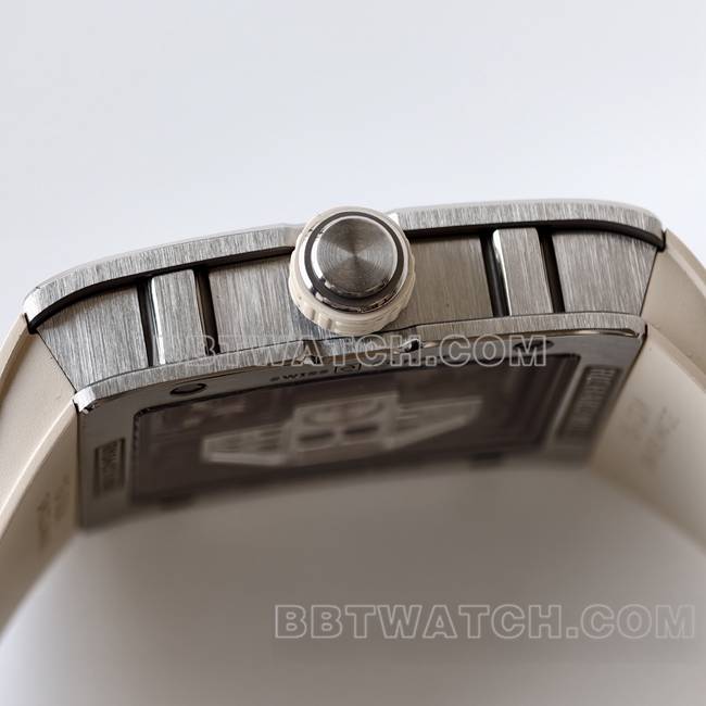 超级克隆手表RM016 UMI厂理查德米勒白色侧面实拍图