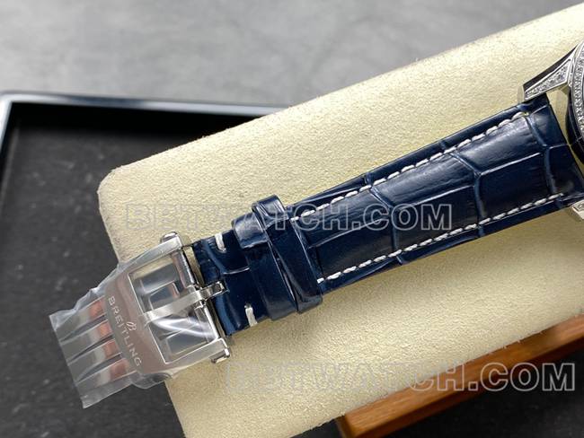 超级克隆手表BLS厂百年灵航空计时镶钻浅蓝盘皮带款表扣实拍图