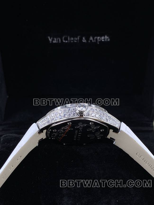 最优复刻手表格拉芙VCA厂蓝宝石钻石33mm石英机芯侧面实拍图